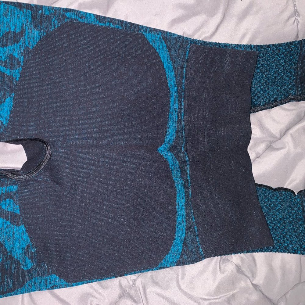 Body Engineers Workout Outfit - Picture 2 of 7